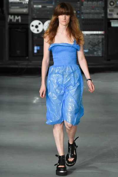 Look 18